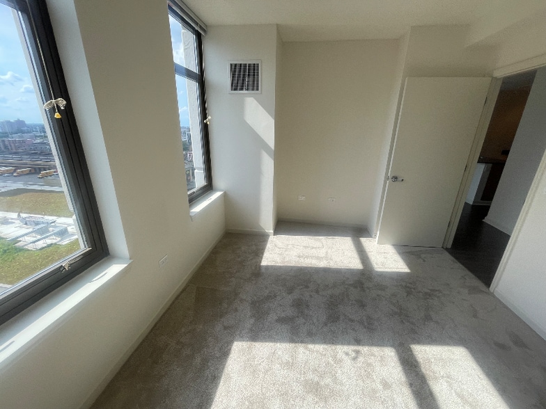 Building Photo - 360 N Jefferson St