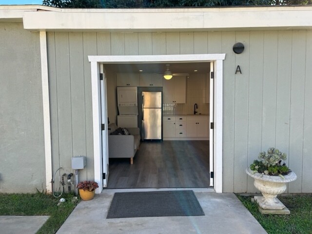 View of entrance with double doors - 3213 Maine Ave