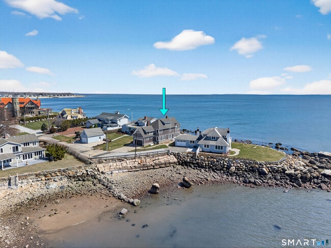 Building Photo - 4 Point Rd