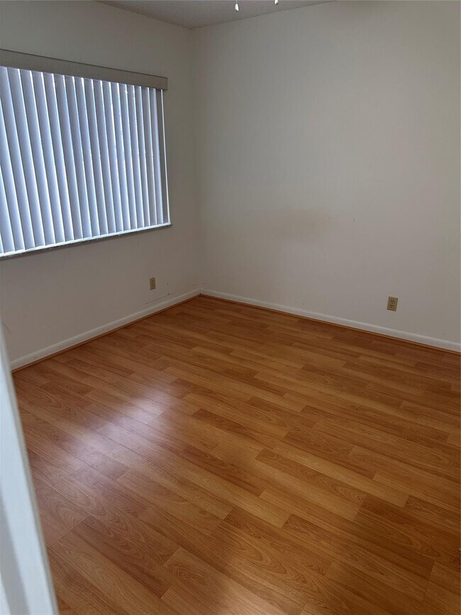 Building Photo - 7281 Amberly Ln