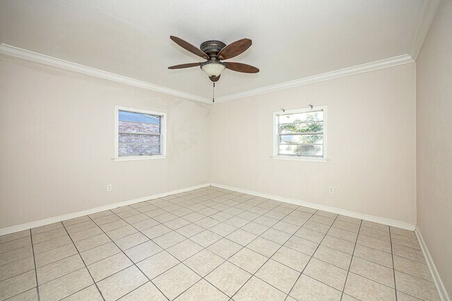 Building Photo - 3 Bed 2 Bath home in Pascagoula near the beach.