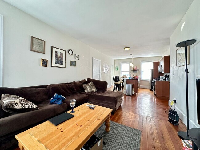 Building Photo - Mission Hill 5 -Bed