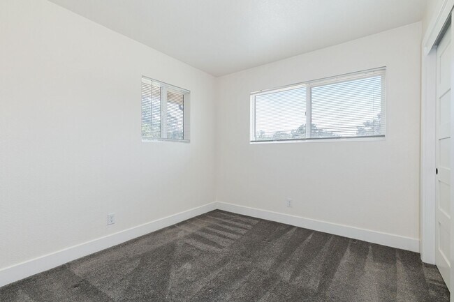 Building Photo - Beautiful 3B/3B Westside Atascadero