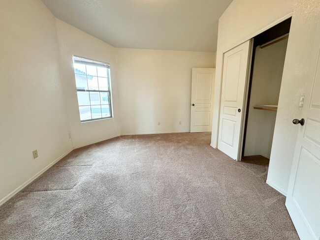 Building Photo - 4BR/2BA/2.5CG, 2057 sq.ft. rental with DOG...