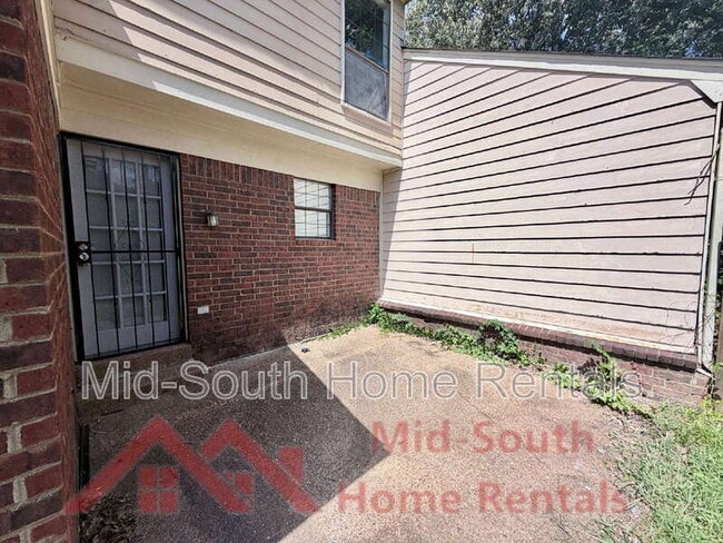 Building Photo - 6007 Hickory Cove