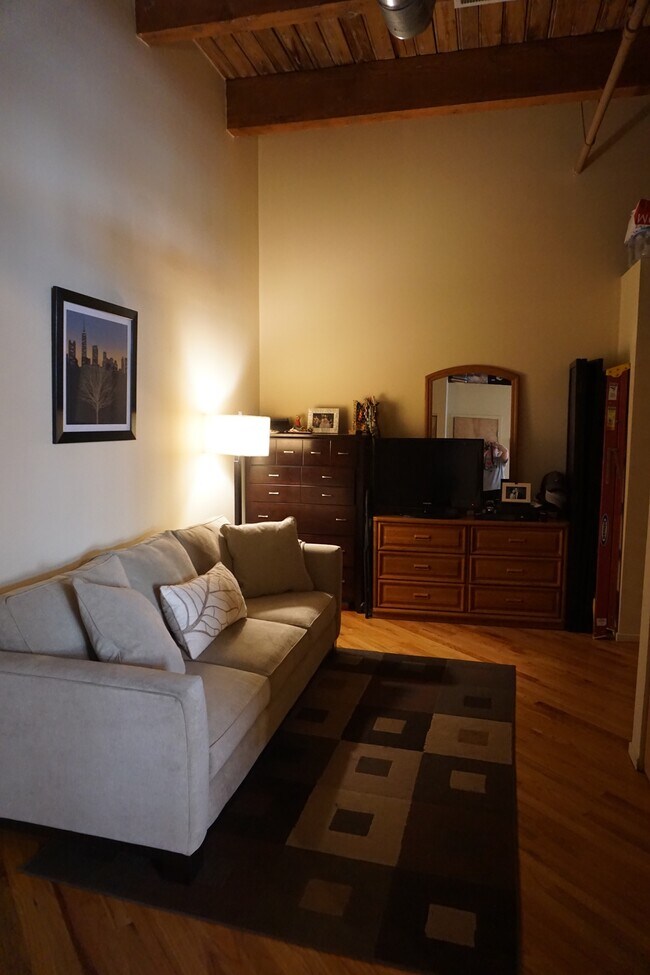 Second bedroom or office - 2300 W Wabansia Ave