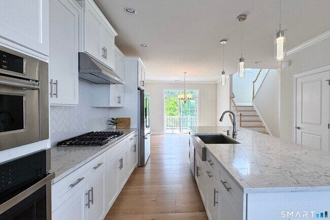 Building Photo - 25 Brentwood Cir