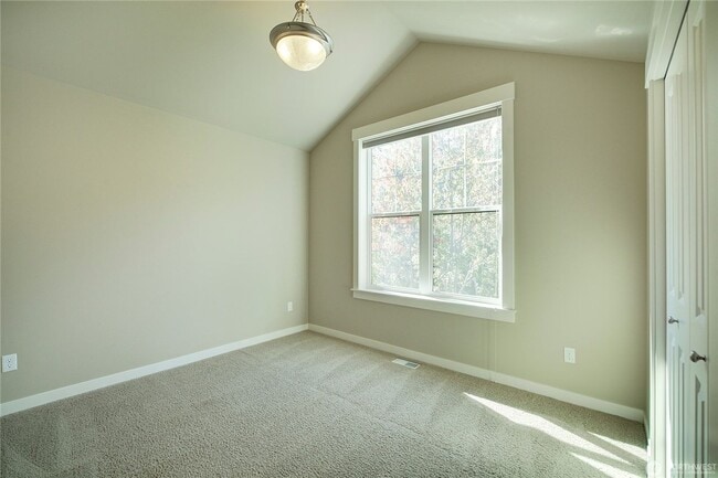 Building Photo - 3Bd/2.75Ba Issaquah Home