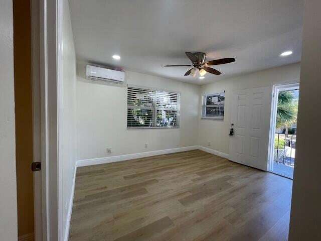 Building Photo - 302 N Tamarind Ave