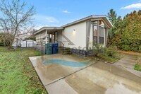 Building Photo - 2-Bedroom 2-Bathroom Home with Off-Street Parking Available in Coeur d’Alene!