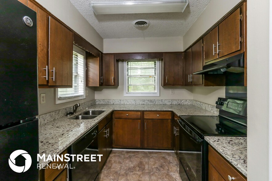 Building Photo - 4018 Sandburg St