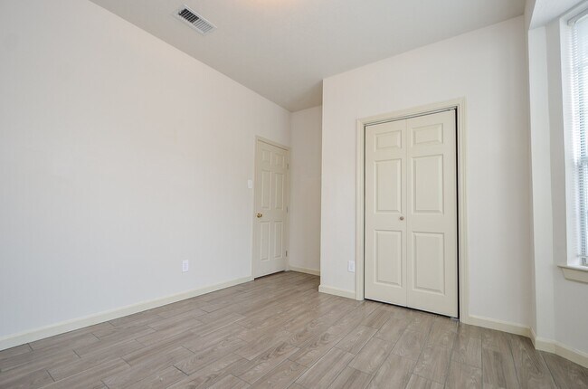 Building Photo - 14027 Wheatbridge Dr