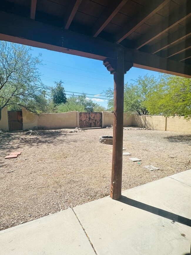 Building Photo - Beautiful Home in UofA Neighborhood!