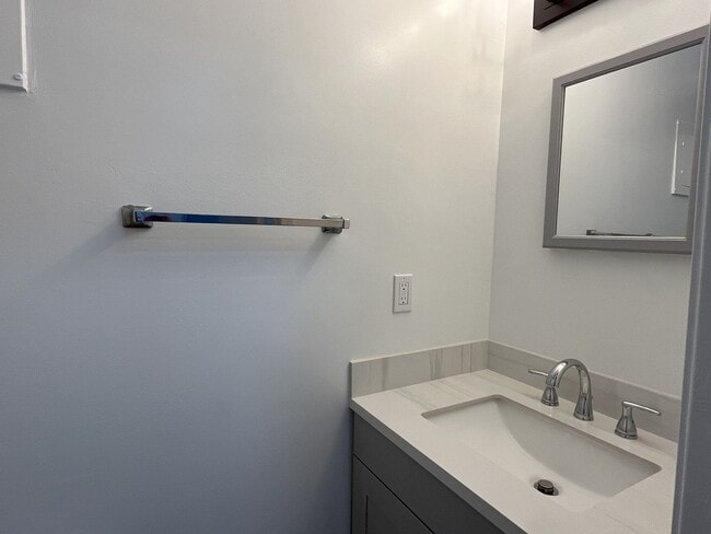 Building Photo - Renovated 3 bedroom, 2.5 bath split level ...