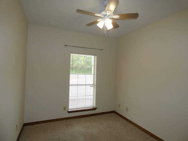 Building Photo - Custom Home On 1.78 Acre Lot