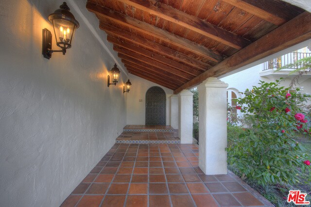 Building Photo - 711 N Linden Dr