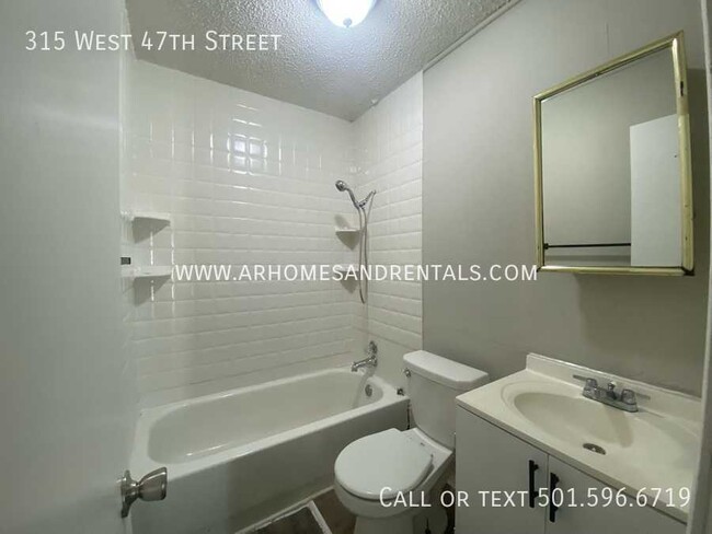Building Photo - 315 W 47th St