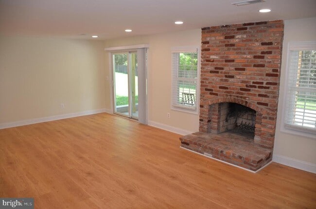 Building Photo - 9012 Paddock Ln