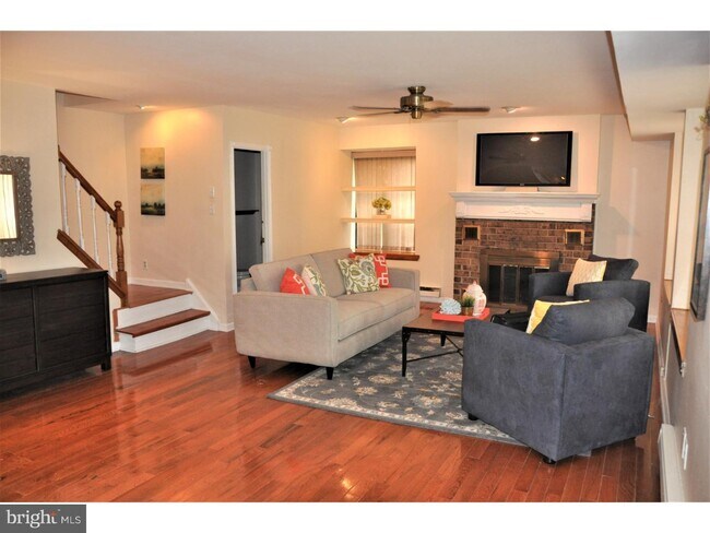 Living Room - 22 Fitzwatertown Rd