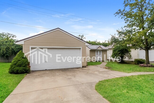 Building Photo - 1228 Sunset Dr