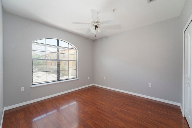 Building Photo - Nice 3/2.5 Townhouse with 2-Car Garage in ...