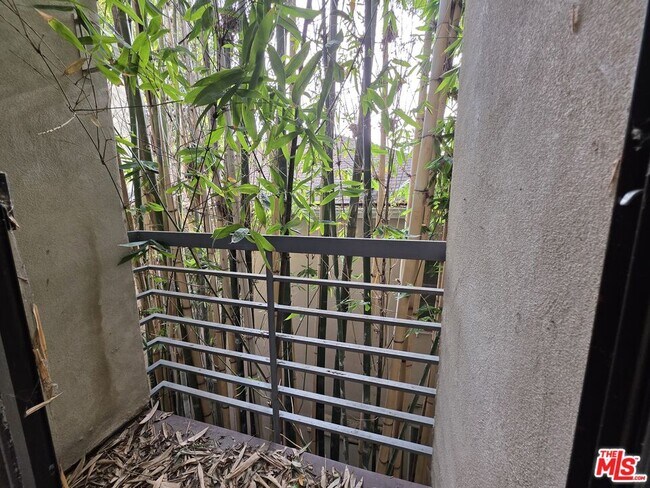 Building Photo - 1421 Greenfield Ave