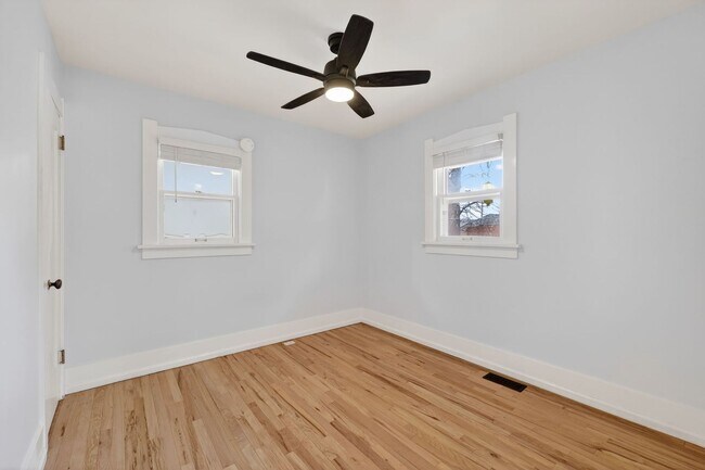 Building Photo - Platt Park Classic! 4 Beds, 2 Bath - Fully remodeled! Don't miss out on this one!