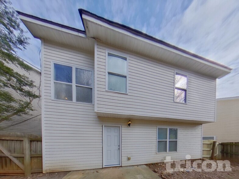 Building Photo - 3030 Summer Breeze Dr