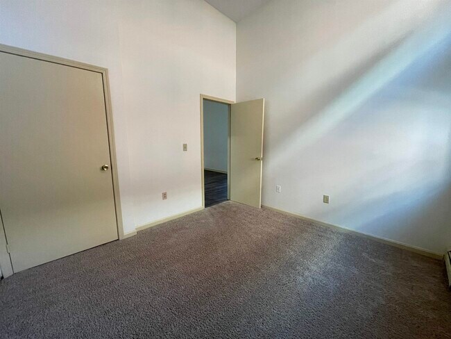 Building Photo - 521 Pine St