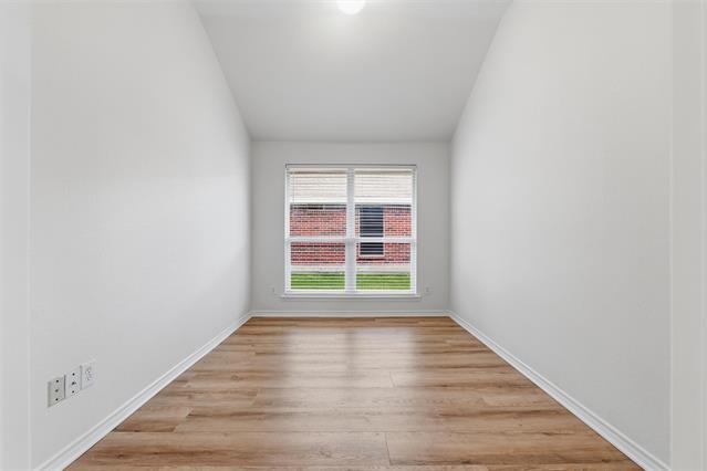 Building Photo - 1720 Avonlea Dr