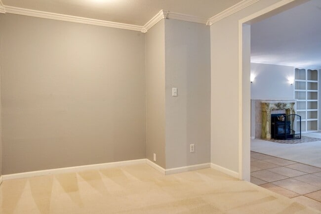 Building Photo - Ravensdale 3 Story, close to Lake Retreat,...