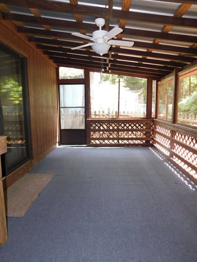 Building Photo - Great 3/2 in Ironwood Golf Course Village!