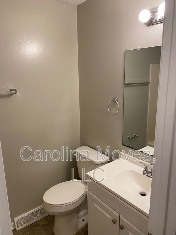 Building Photo - 205 Knighton Dr