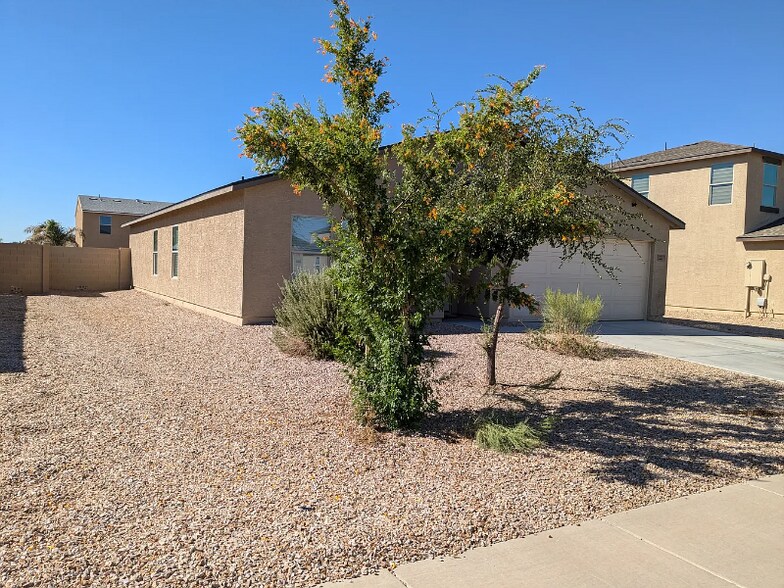 Building Photo - 227 Impala Pl