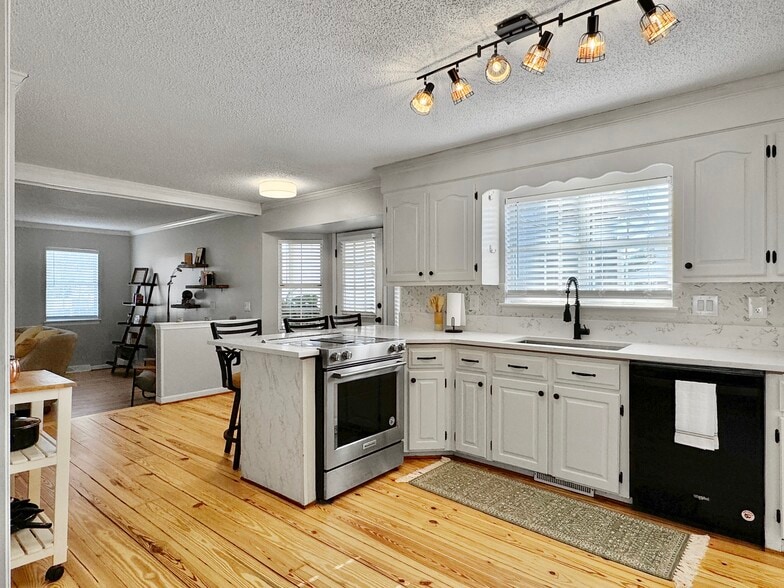 kitchen - 7900 Elderberry Cir