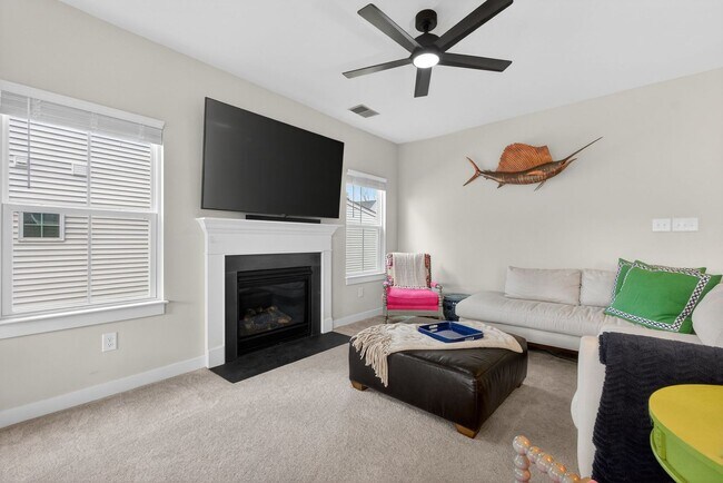 Building Photo - 9733 Goldenrod Ct
