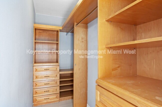Building Photo - 5313 Collins Ave