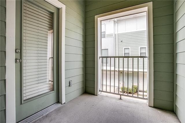 Building Photo - 2415 Stutz Dr