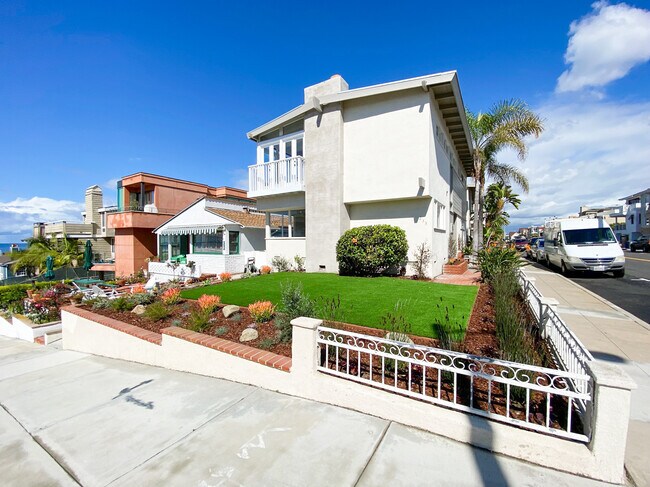 Building Photo - 233 6th St