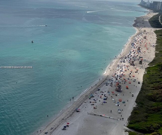 Building Photo - 15701 Collins Ave