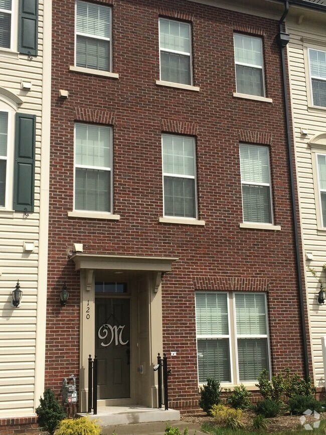 Building Photo - Stafford Townhouse
