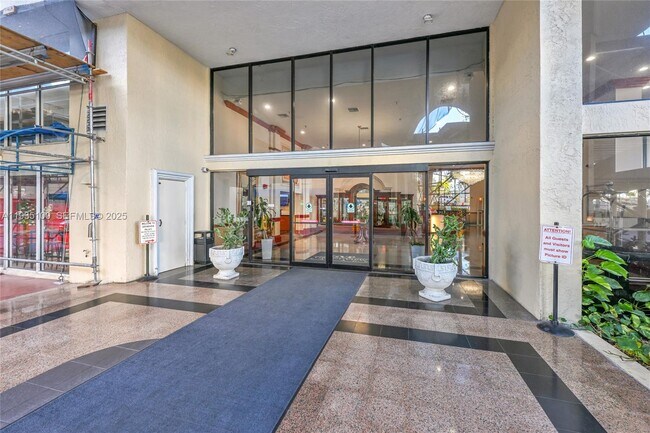 Building Photo - 7601 E Treasure Dr