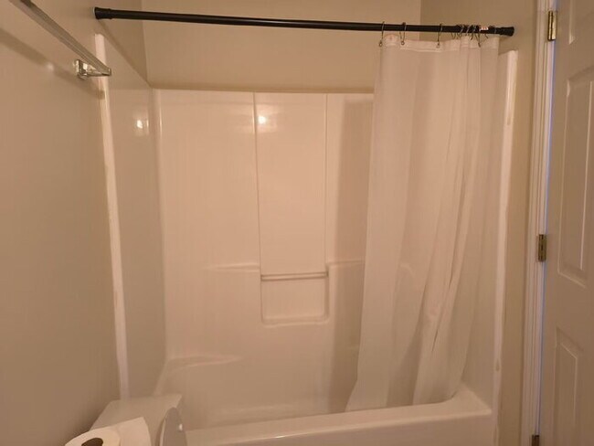 Building Photo - Reduced: 3BR/2.5BA Condo with attached single-bay garage on Southeast side