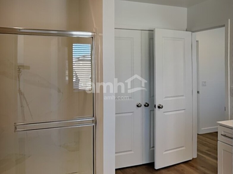 Building Photo - 20177 W Thomas Rd