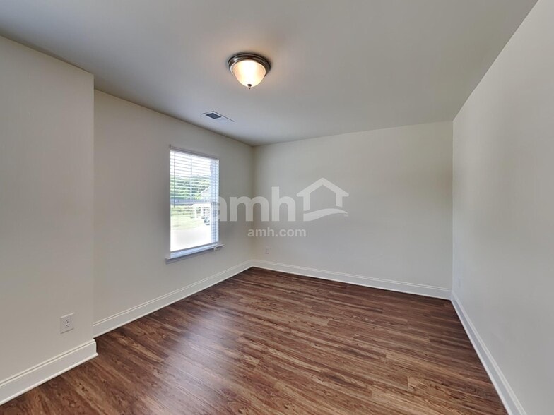 Building Photo - 603 Lake Vista Court