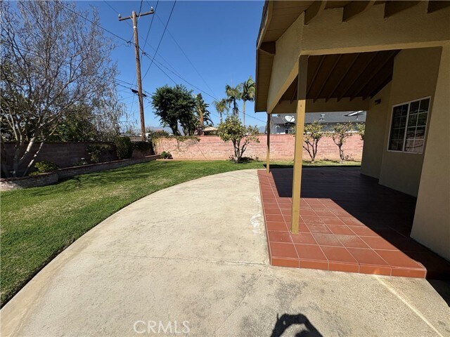 Building Photo - 725 N Butterfield Rd