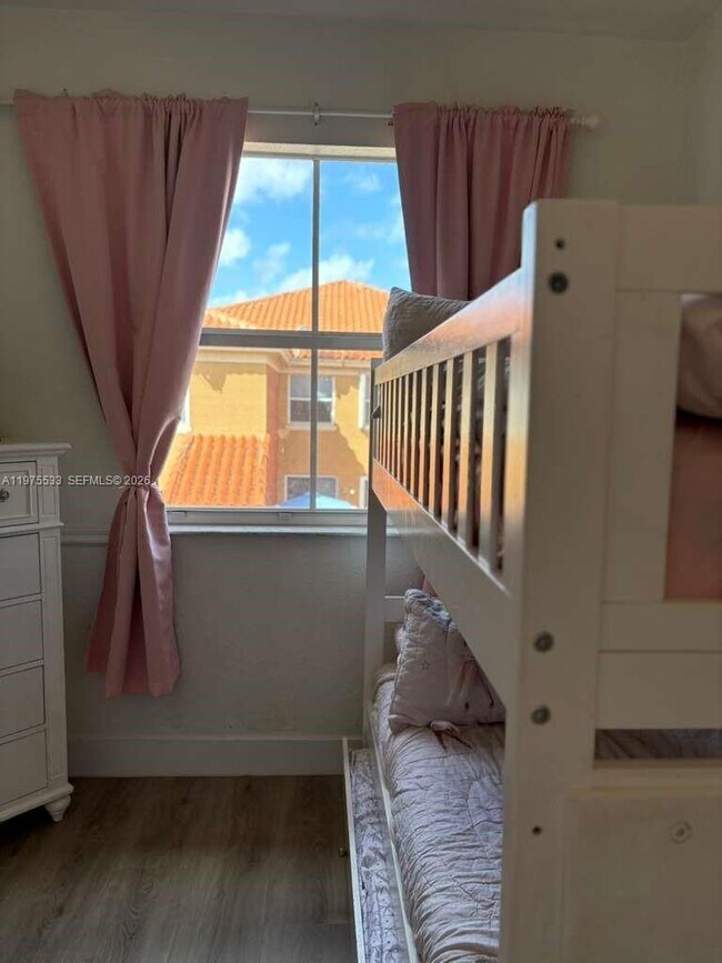 Building Photo - 6104 NW 114th Pl