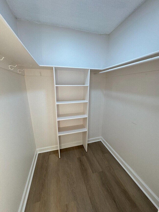 Building Photo - 1836 Metzerott Rd