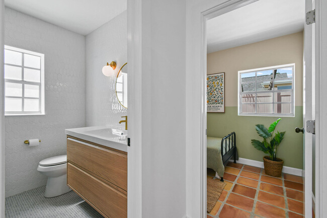 Building Photo - 815 N Ocean Breeze