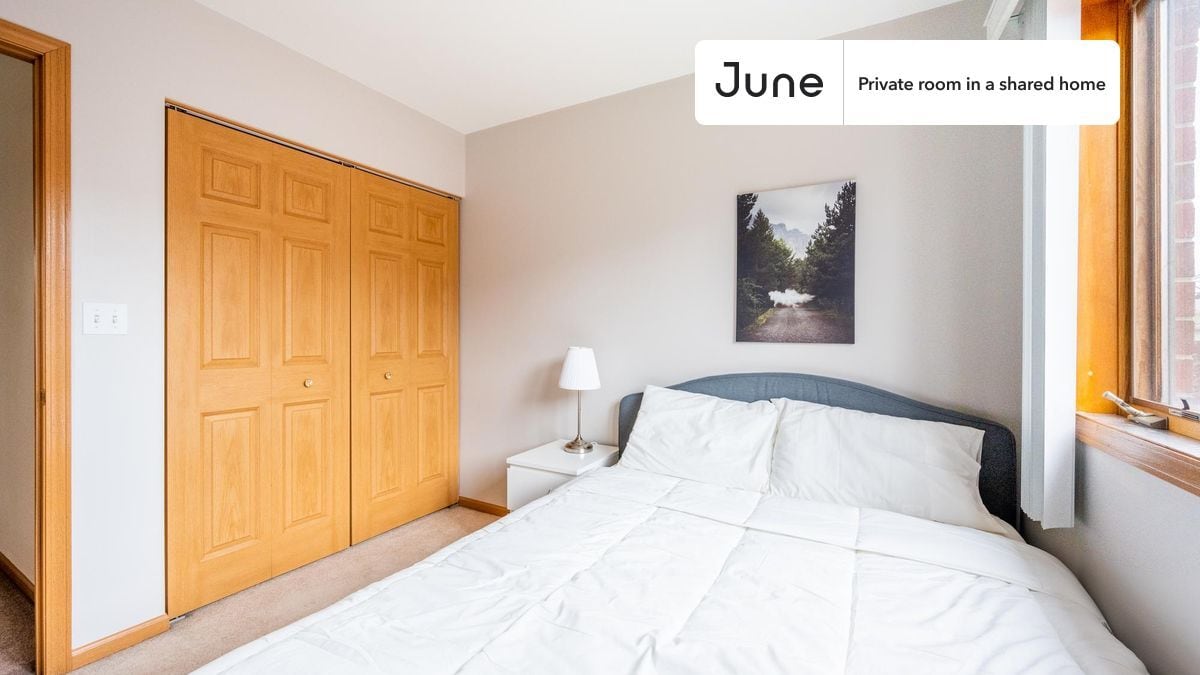 Building Photo - Room in Shared 4 bed/2.5 bath home